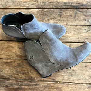 Born Faylan Gray Suede Wedge Ankle Slip on Bootie sz8